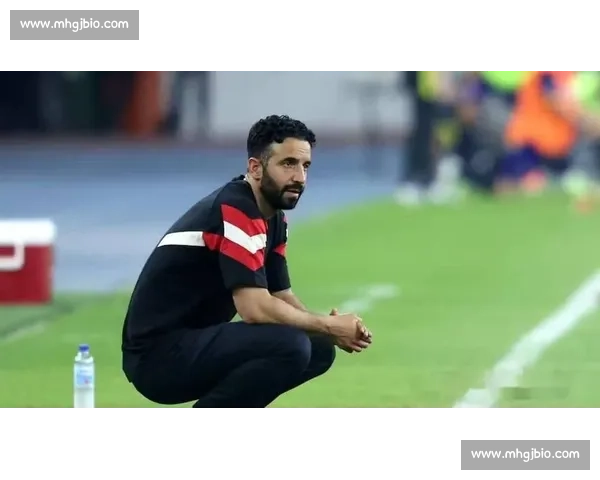 退场时喊出 “加油”！阿莫林的笑容里藏着曼联的温度